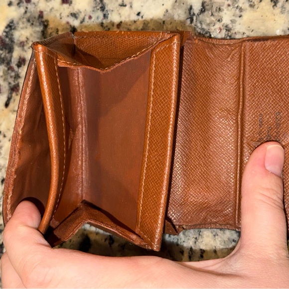 Vintage Louis Vuitton card holder - Picture 7 of 8